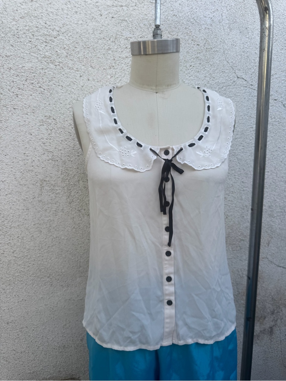 White Sleeveless Eyelet Collar Button-Front Top with Black Ribbon